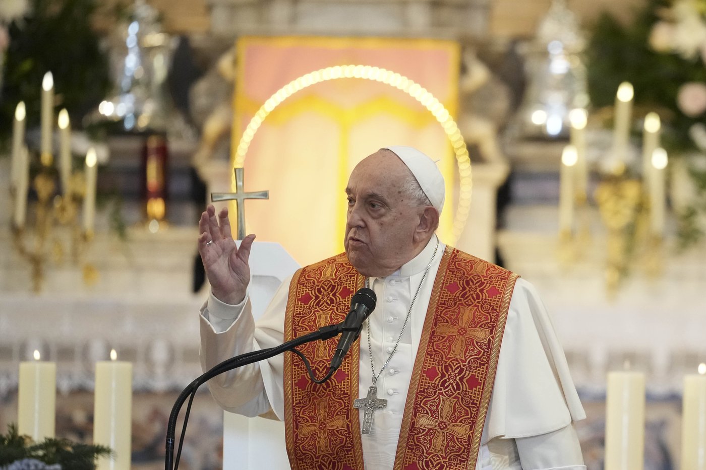 Pope Francis makes 1st papal visit to France's Corsica awash in expressions of popular piety | iNFOnews.ca