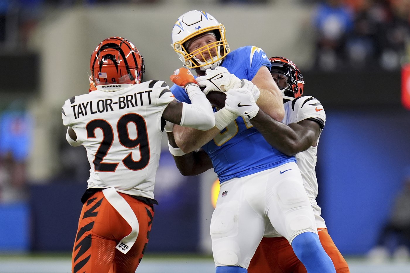 Chargers beat Bengals 34-27 on Dobbins' late TD after squandering 21-point lead | iNFOnews.ca Chargers beat Bengals 34-27 on Dobbins' late TD after squandering 21-point lead | iNFOnews.ca
