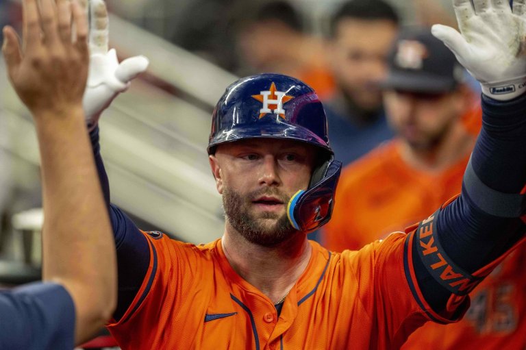 Brown shines again and Walker hits 2-run homer as Astros start strong and beat Braves 6-2 | iNFOnews.ca