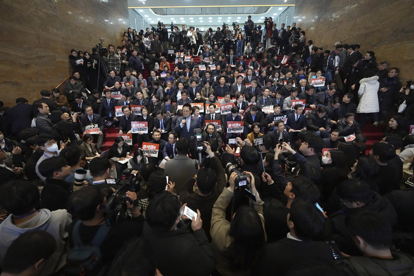 South Korea's opposition leader questions President Yoon's state of mind after martial law chaos | iNFOnews.ca
