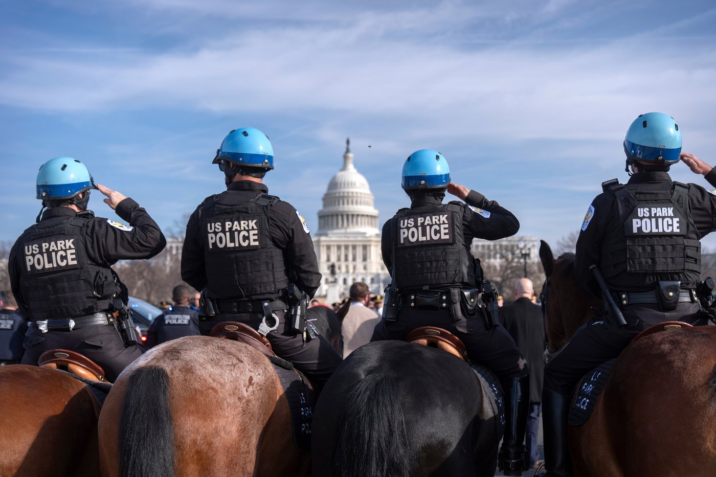Washington Metropolitan Police officer dies from injuries suffered while helping stranded motorist | iNFOnews.ca