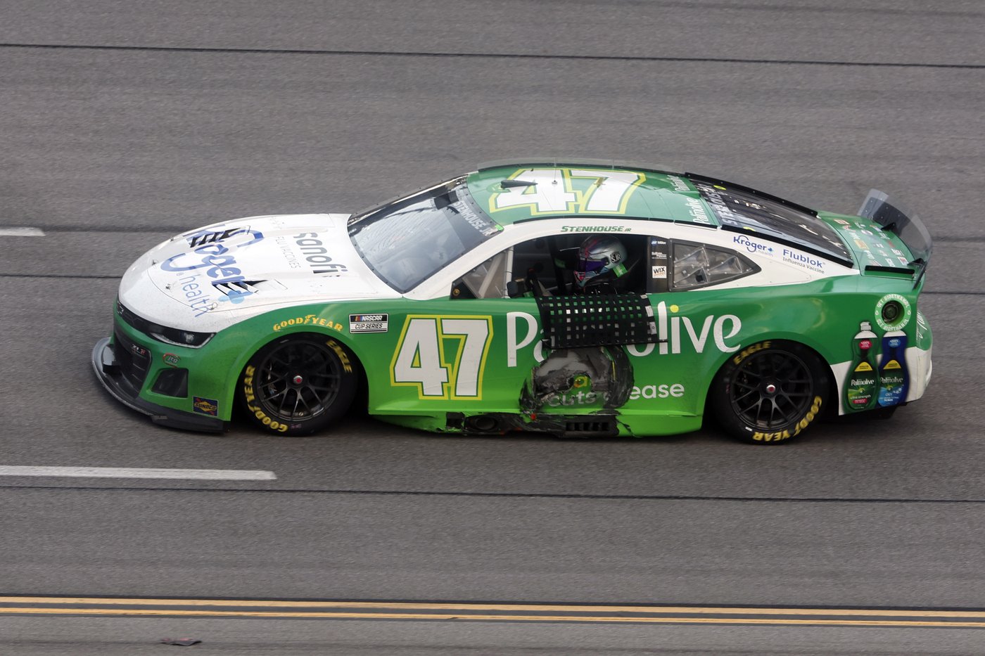 Stenhouse snaps 65-race losing streak after late crash at Talladega scrambles playoff picture | iNFOnews.ca Stenhouse snaps 65-race losing streak after late crash at Talladega scrambles playoff picture | iNFOnews.ca