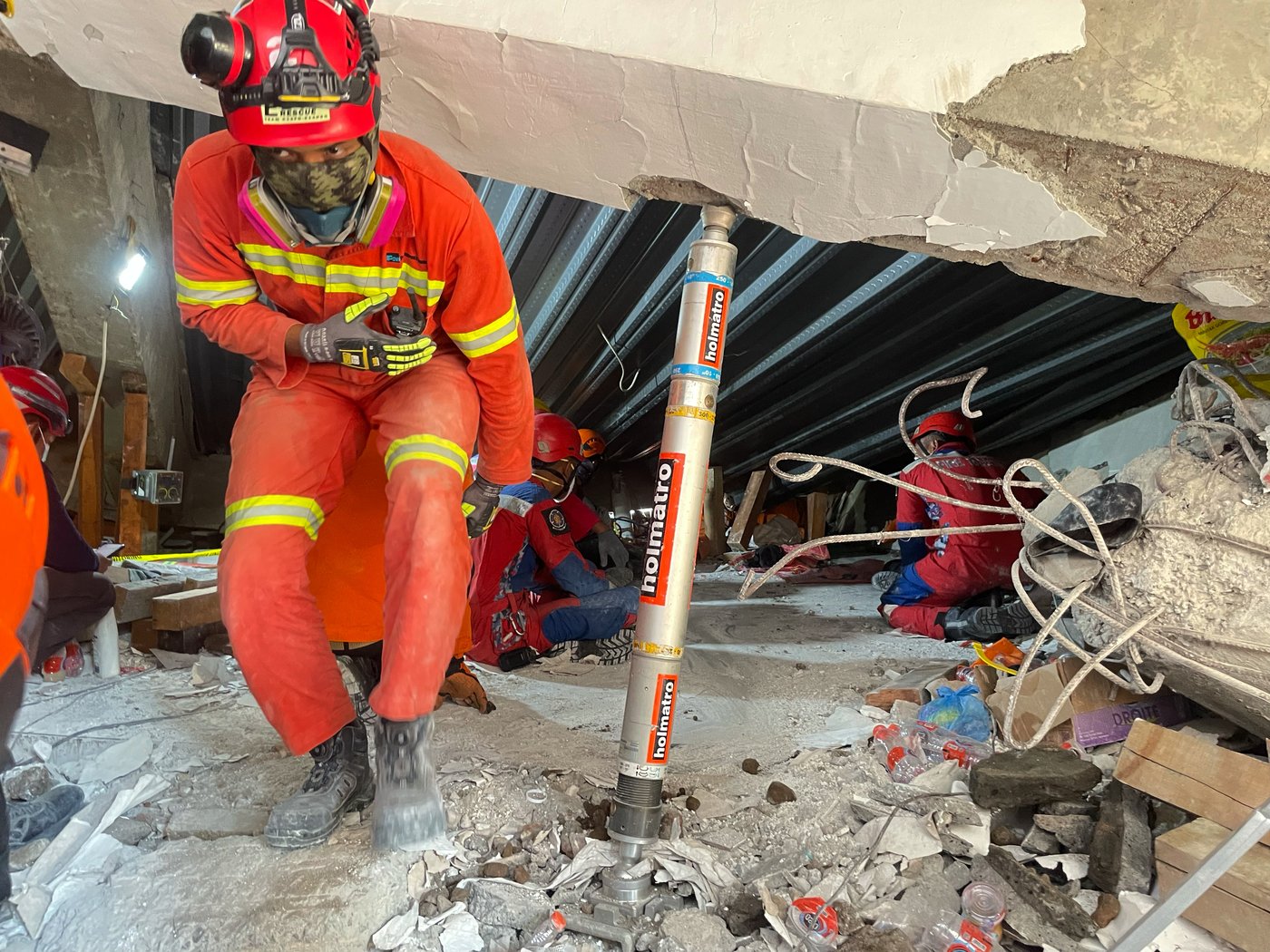 Photos from the collapse of an Islamic school building in Indonesia | iNFOnews.ca