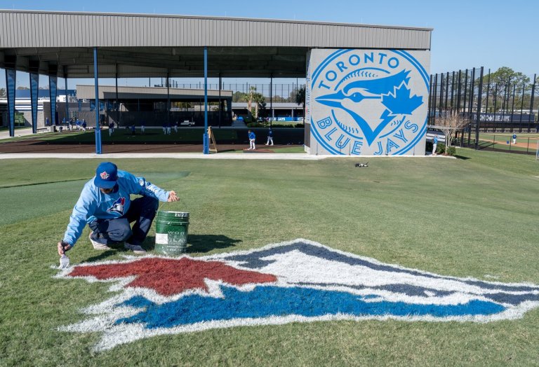 Toronto bar told to take down social media posts with Blue Jays logo | iNFOnews.ca