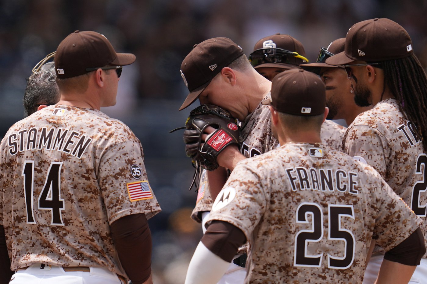 Padres' Nick Pivetta leaves in 4th inning because of elbow stiffness | iNFOnews.ca