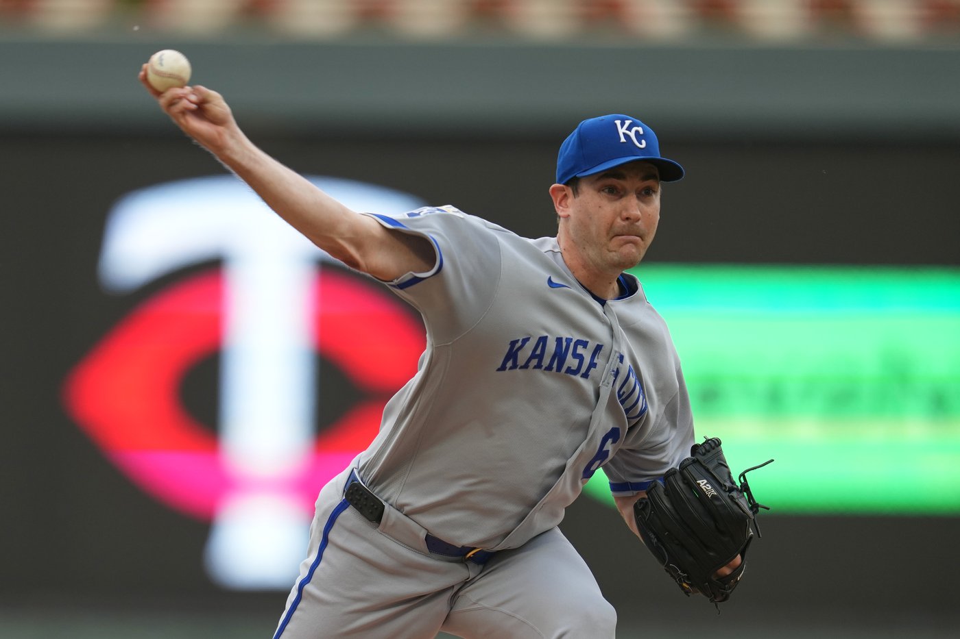 Josh Rojas has go-ahead, 2-run single as pinch hitter in Royals debut as Kansas City tops Twins 8-6 | iNFOnews.ca