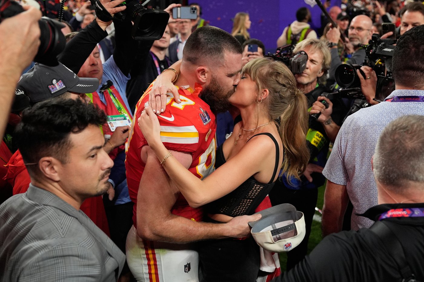 Taylor Swift and Travis Kelce’s love story, from friendship bracelets to wedding rings | iNFOnews.ca Taylor Swift and Travis Kelce’s love story, from friendship bracelets to wedding rings | iNFOnews.ca