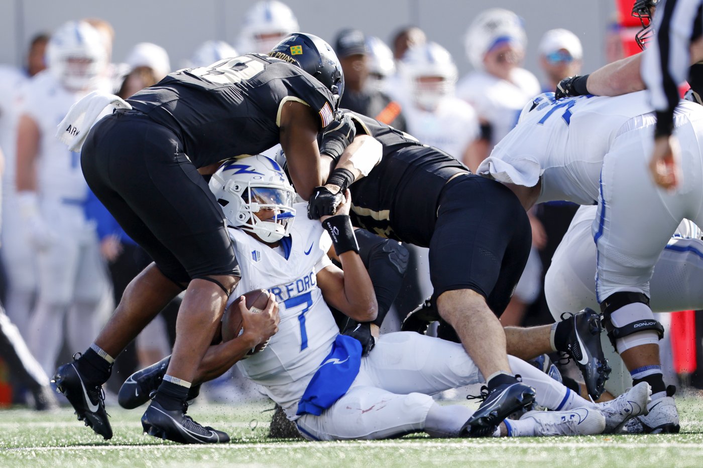 Kanye Udoh scores two touchdowns and leads No. 21 Army over Air Force 20-3 | iNFOnews.ca Kanye Udoh scores two touchdowns and leads No. 21 Army over Air Force 20-3 | iNFOnews.ca