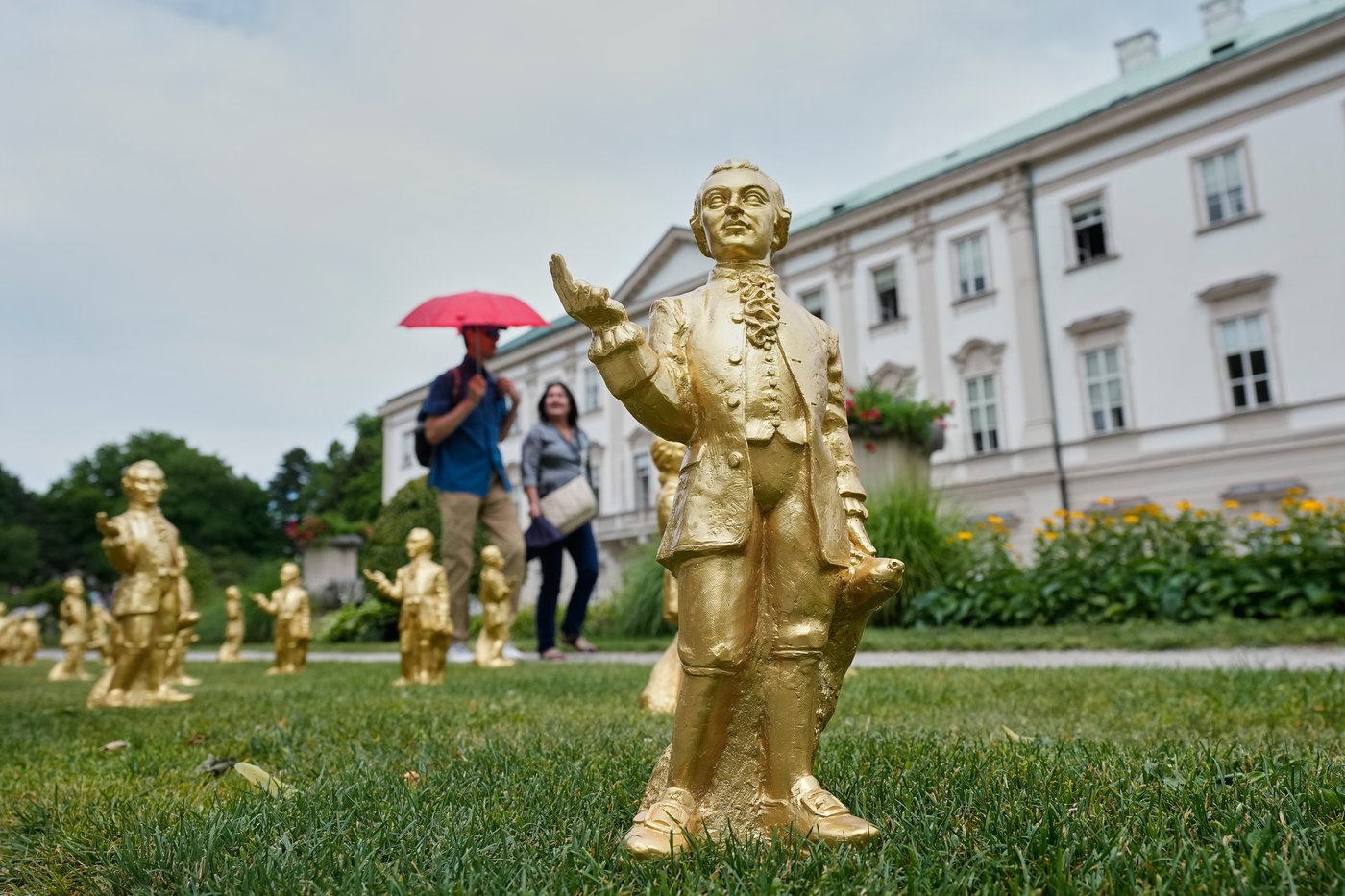 Mini-Mozart heist blights anniversary tribute as thieves make off with 210 statuettes | iNFOnews.ca