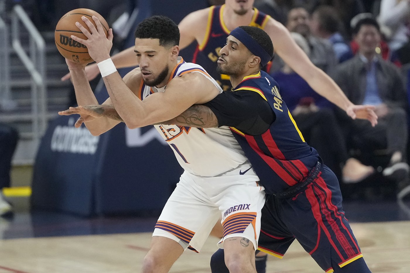 Devin Booker scores 31 points as Suns run away from Warriors for 130-105 win | iNFOnews.ca