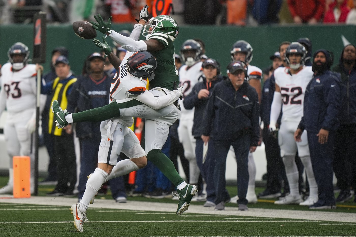 Mental mistakes and Rodgers' cadence become hot topics for Jets' offense after awful performance | iNFOnews.ca
