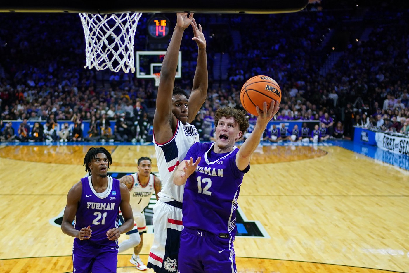 Tarris Reed Jr. has 31 points and 27 rebounds as No. 2 UConn beats Furman 82-71 in NCAA Tournament | iNFOnews.ca