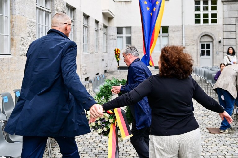 Descendant of Nazi opponent tries to remove far-right party's wreath at Hitler plot memorial event | iNFOnews.ca