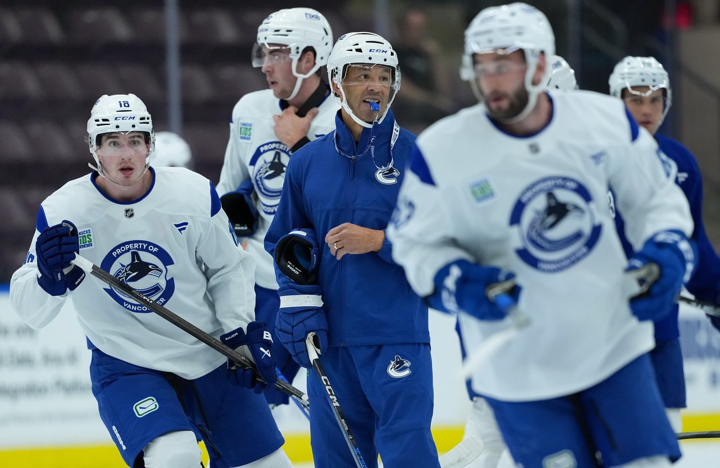 New head coach Manny Malhotra brings intensity to Vancouver Canucks training camp | iNFOnews.ca