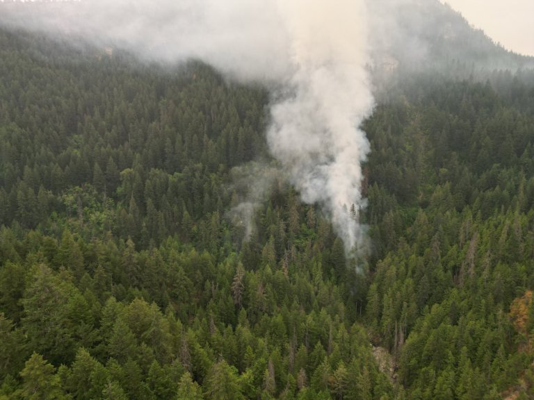 B.C. wildfire triggers air-quality warning on top of evacuation orders | iNFOnews.ca