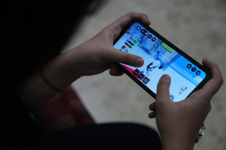 Child advocates to rally for online harms bill covering AI chatbots, gaming | iNFOnews.ca