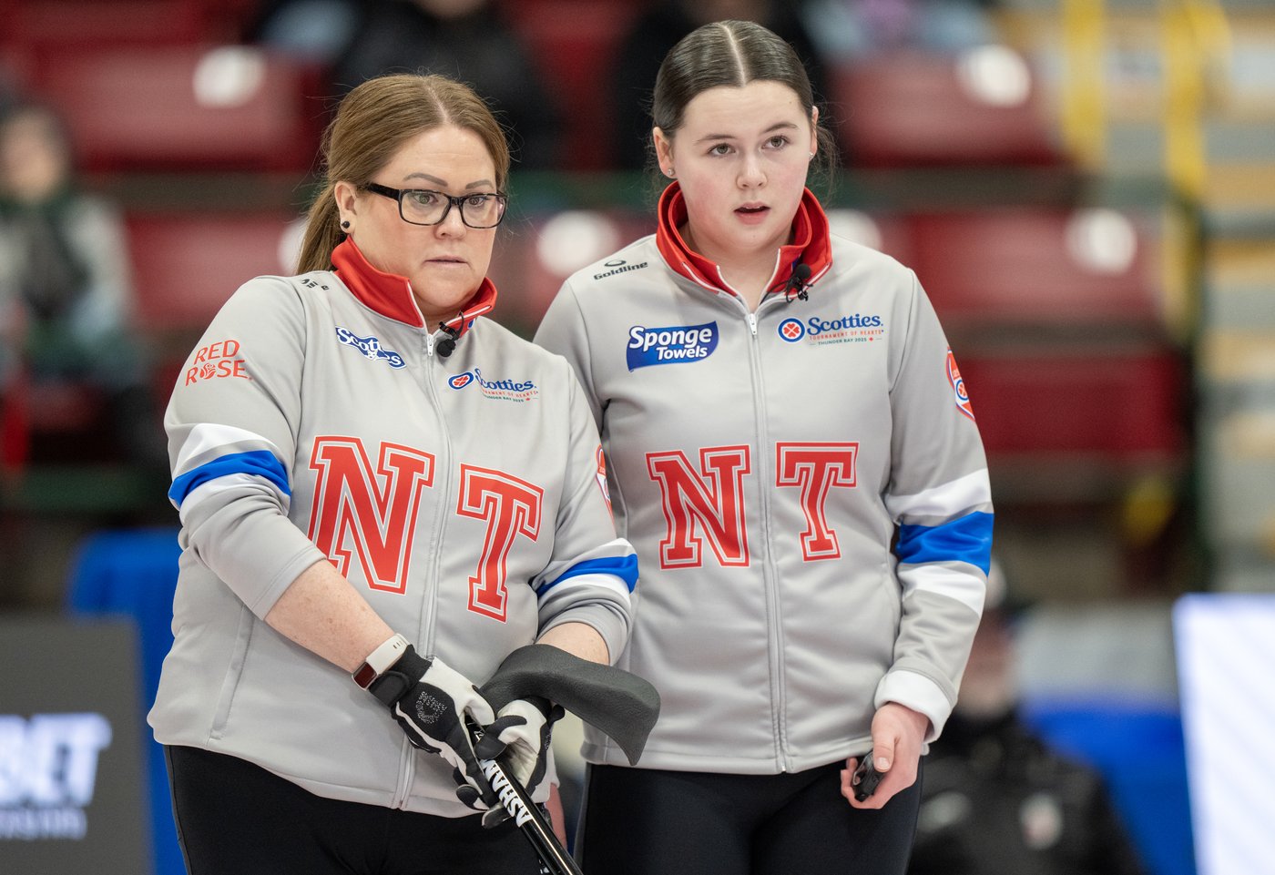 Galusha hands off Northwest Territories women's curling torch to daughter at Hearts | iNFOnews.ca Galusha hands off Northwest Territories women's curling torch to daughter at Hearts | iNFOnews.ca