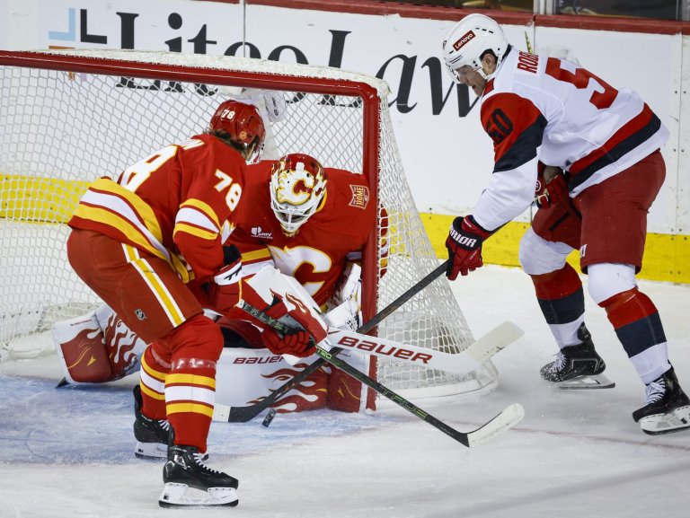 Cooley rebounds to lead Flames to gritty 3-2 win over Hurricanes | iNFOnews.ca