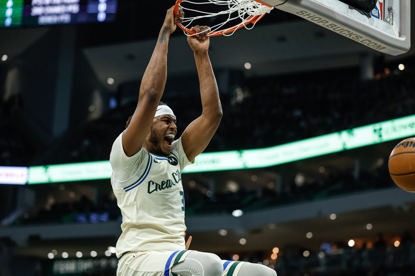 Green makes 11 3-pointers to set Bucks' single-game record in 125-108 win over Nets | iNFOnews.ca