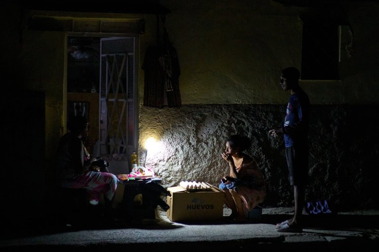 Cuba plunged into islandwide blackout as power crisis worsens, in photos | iNFOnews.ca