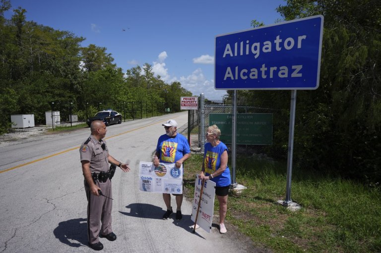 First hearing held on detainees' legal rights at 'Alligator Alcatraz' after judge orders wind down | iNFOnews.ca
