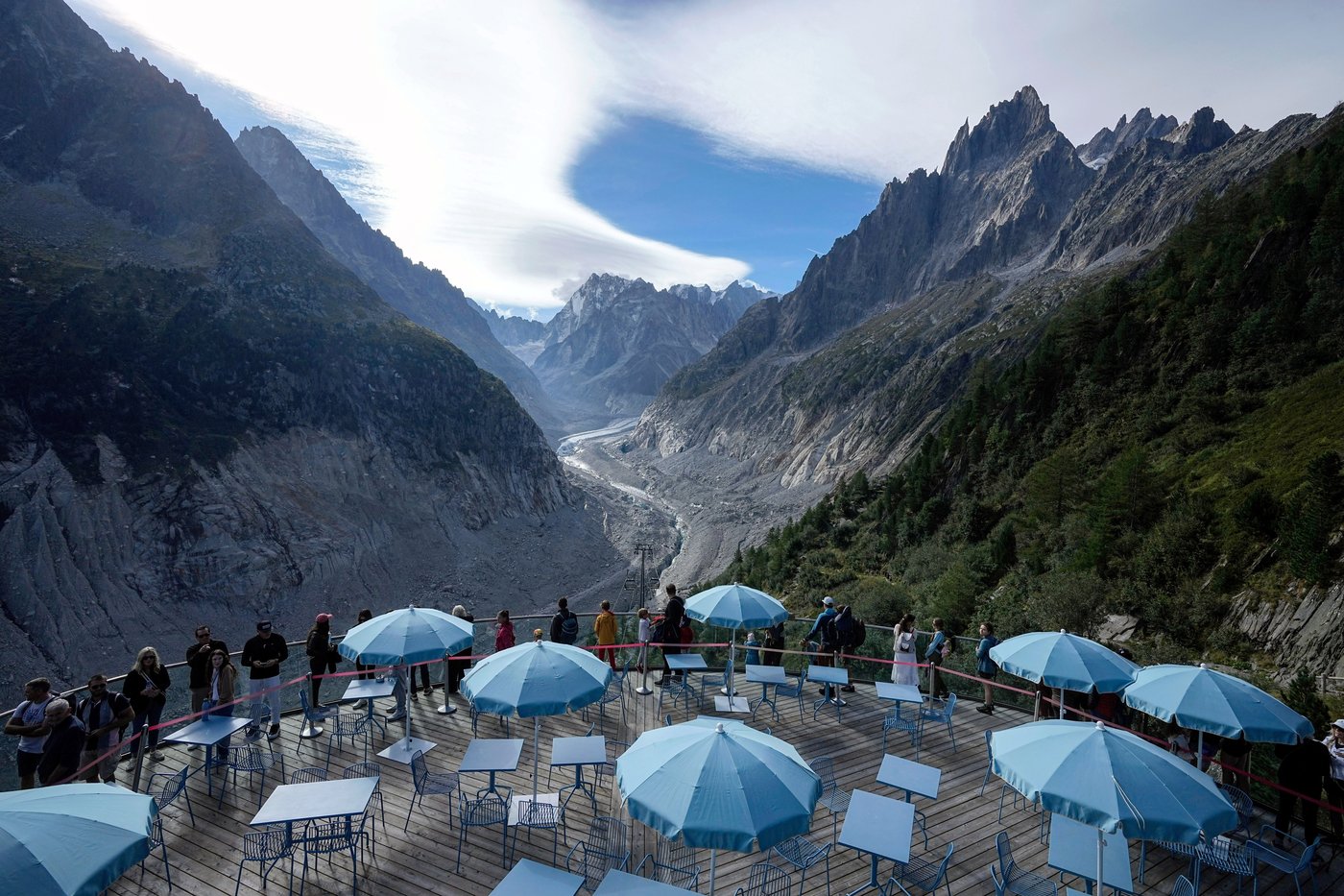 Photos of France’s melting Mer de Glace glacier | iNFOnews.ca