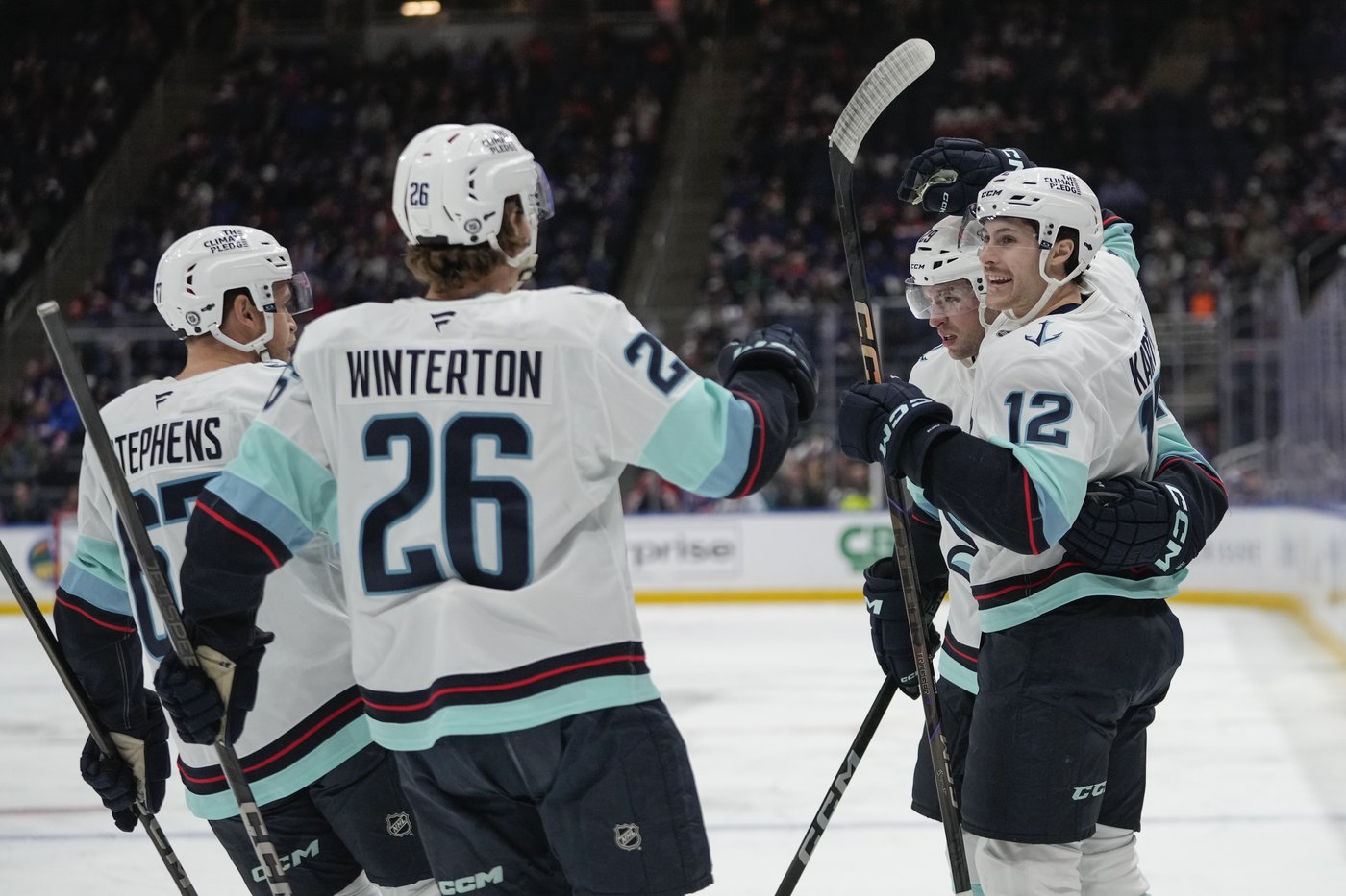 Dunn, Daccord lead Kraken to 5-2 win over Islanders | iNFOnews.ca