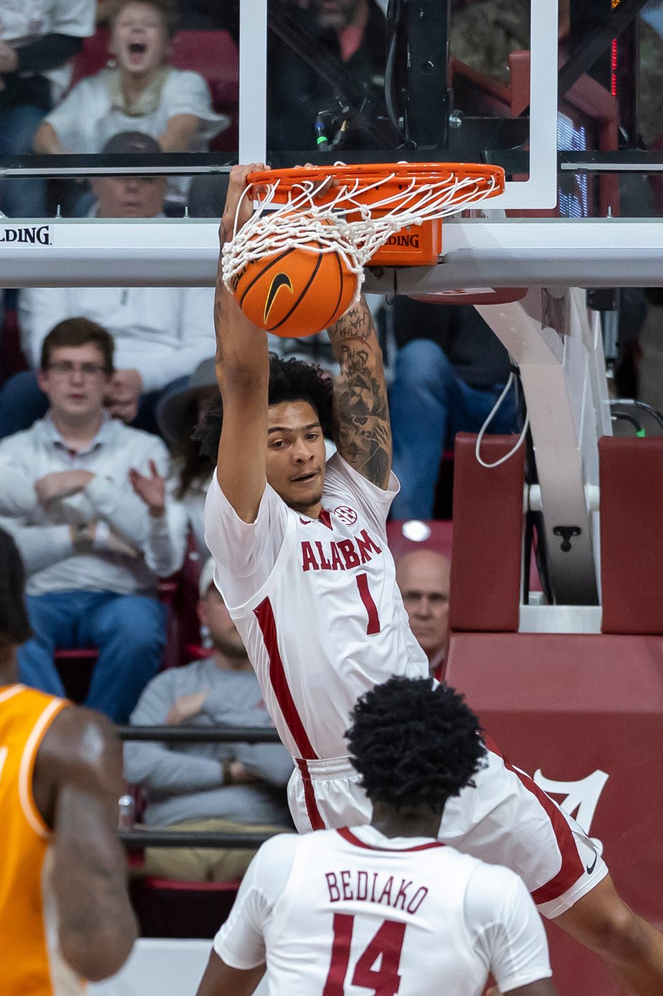 Nate Ament helps Tennessee top No. 17 Alabama, spoiling debut of Charles Bediako | iNFOnews.ca