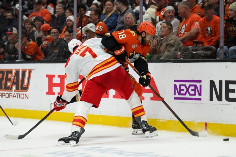 Pospisil's third-period goal pushes Flames to first win of the season, 4-2 over Ducks | iNFOnews.ca