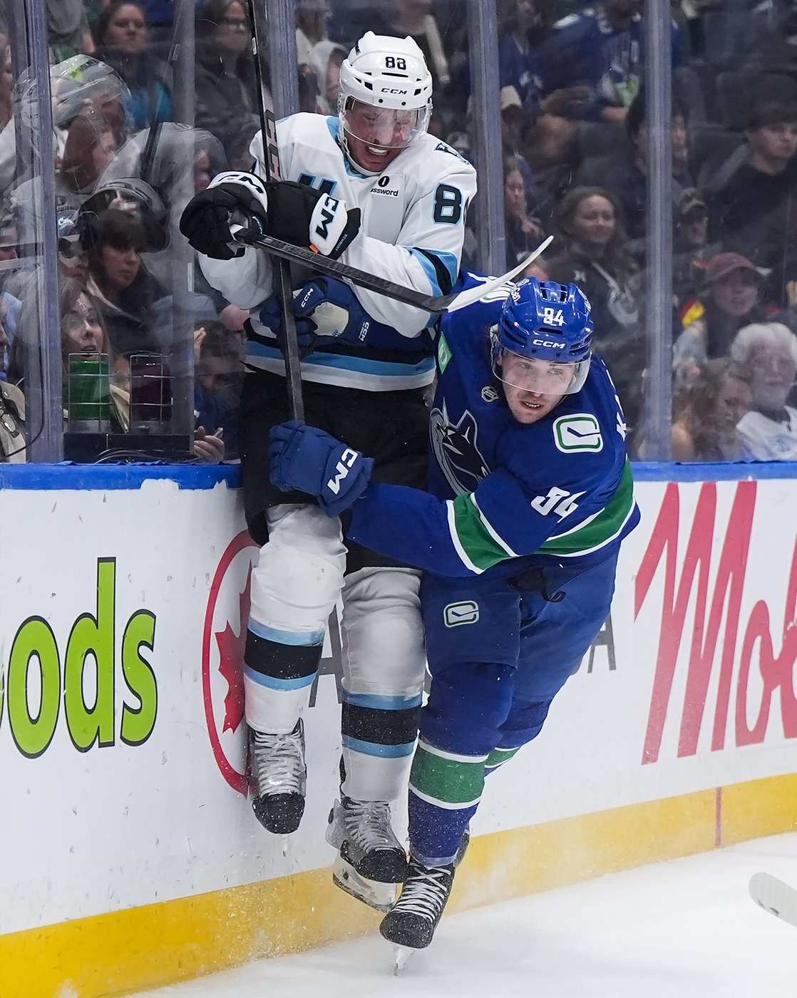 Karlsson continues to shine despite tough season for Canucks | iNFOnews.ca