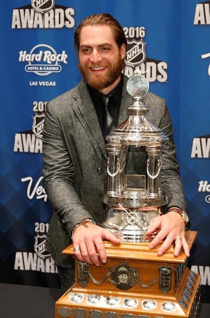 Capitals' Braden Holtby wins Vezina Trophy as NHL's top goalie | iNFOnews.ca