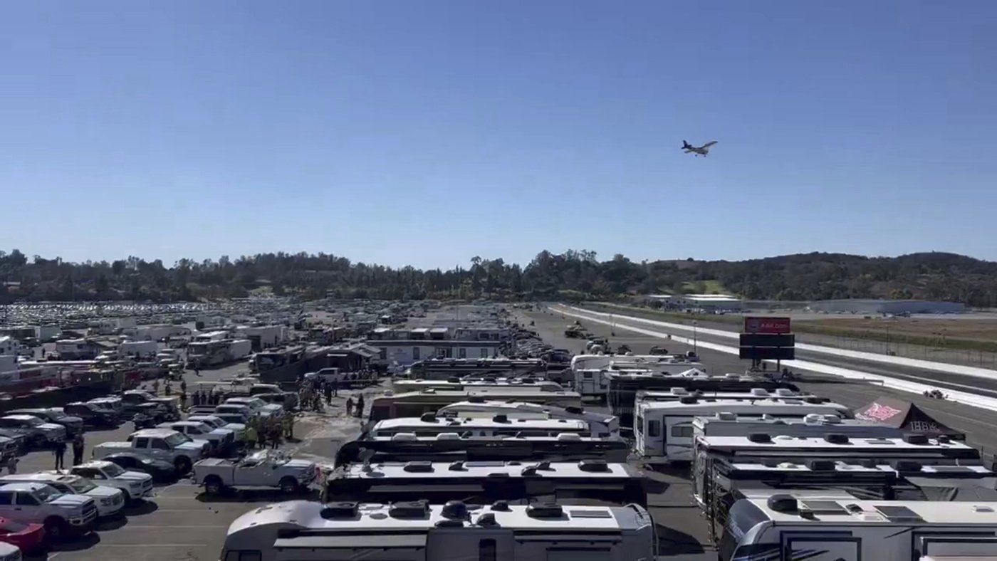 3 hurt when small plane crashes near Southern California dragstrip hosting racing event | iNFOnews.ca 3 hurt when small plane crashes near Southern California dragstrip hosting racing event | iNFOnews.ca