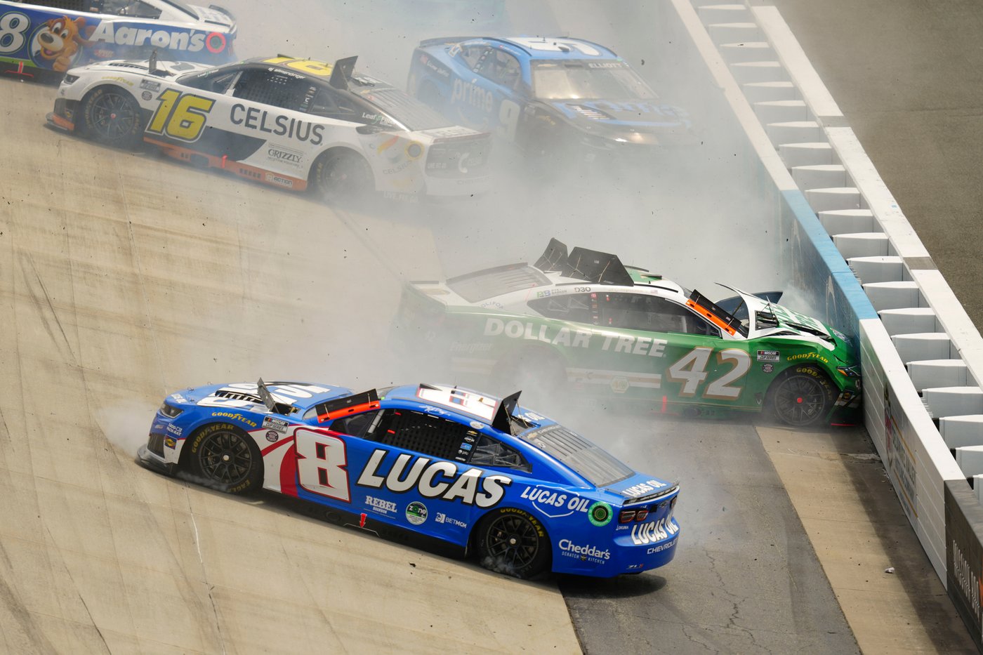 Denny Hamlin beats teammate Chase Briscoe at Dover for 2nd NASCAR All-Star Race win | iNFOnews.ca