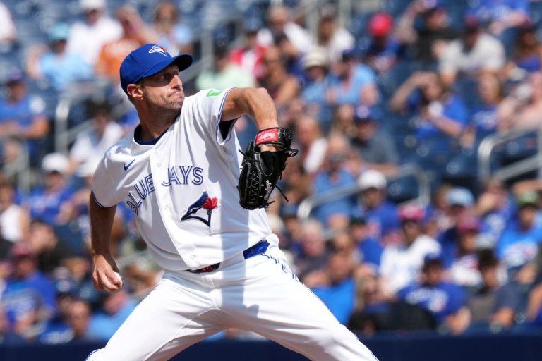 Playoff-seeking Jays host hot Royals tonight with 30 games left in regular season | iNFOnews.ca