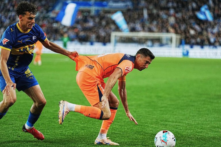 Barcelona's 100-point bid ends in a 1-0 loss at Alaves in the Spanish league | iNFOnews.ca
