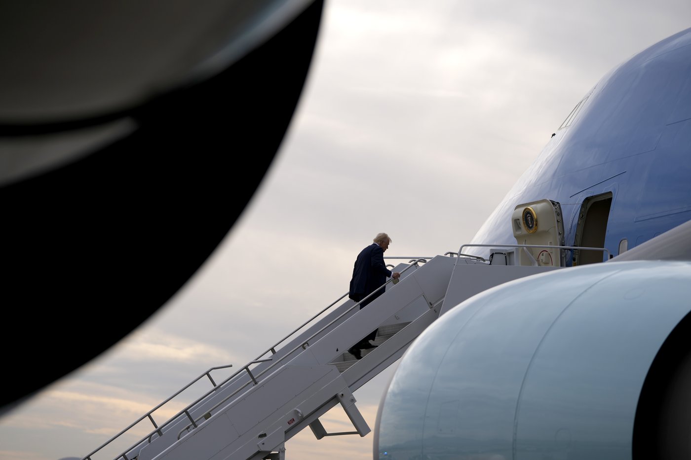 Trump ends Biden's hold on sending 2,000-pound bombs to Israel | iNFOnews.ca Trump ends Biden's hold on sending 2,000-pound bombs to Israel | iNFOnews.ca