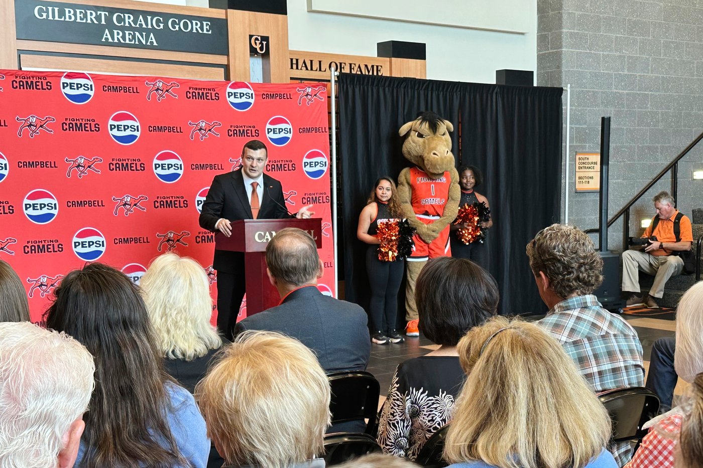 John Andrzejek won a national title with Florida to start the week. Now he's Campbell's head coach | iNFOnews.ca