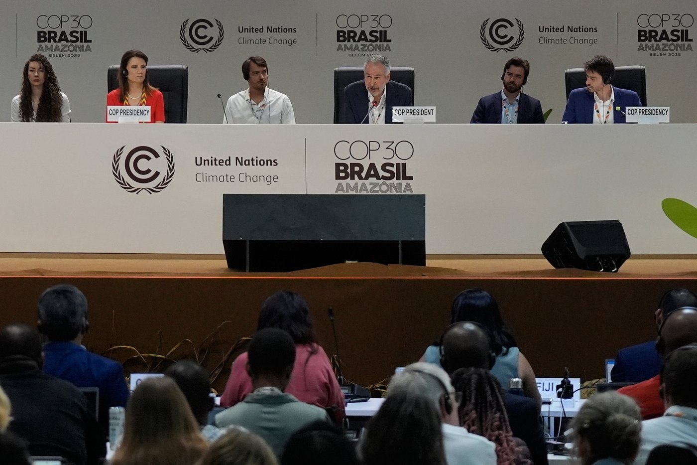 Dispute over fossil fuel phaseout upsets UN climate talks, and overtime looks likely | iNFOnews.ca