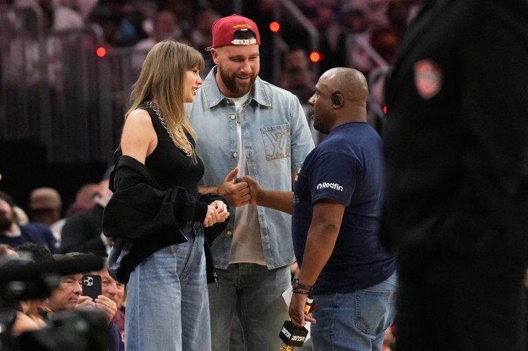 Life of A Basketball Fan: Taylor Swift attends Cavs-Knicks in Cleveland with fiance Travis Kelce | iNFOnews.ca