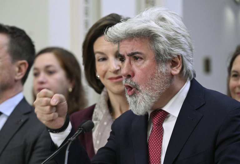 Five things to know about the crisis that could unseat the Quebec Liberal leader | iNFOnews.ca