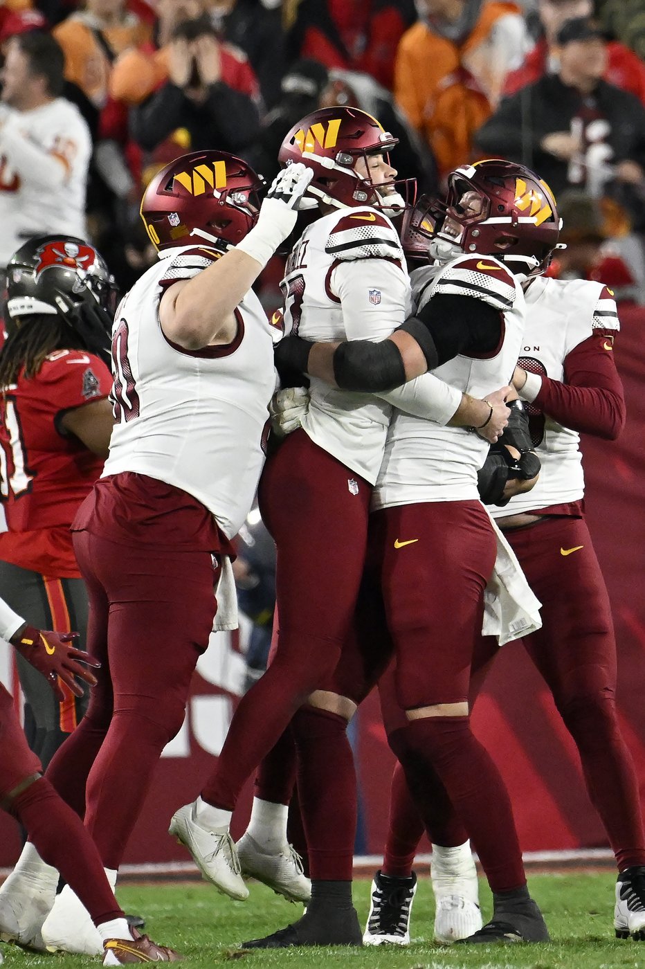 Commanders go from reveling in the franchise's first playoff win in 19 years to focusing on Detroit | iNFOnews.ca Commanders go from reveling in the franchise's first playoff win in 19 years to focusing on Detroit | iNFOnews.ca
