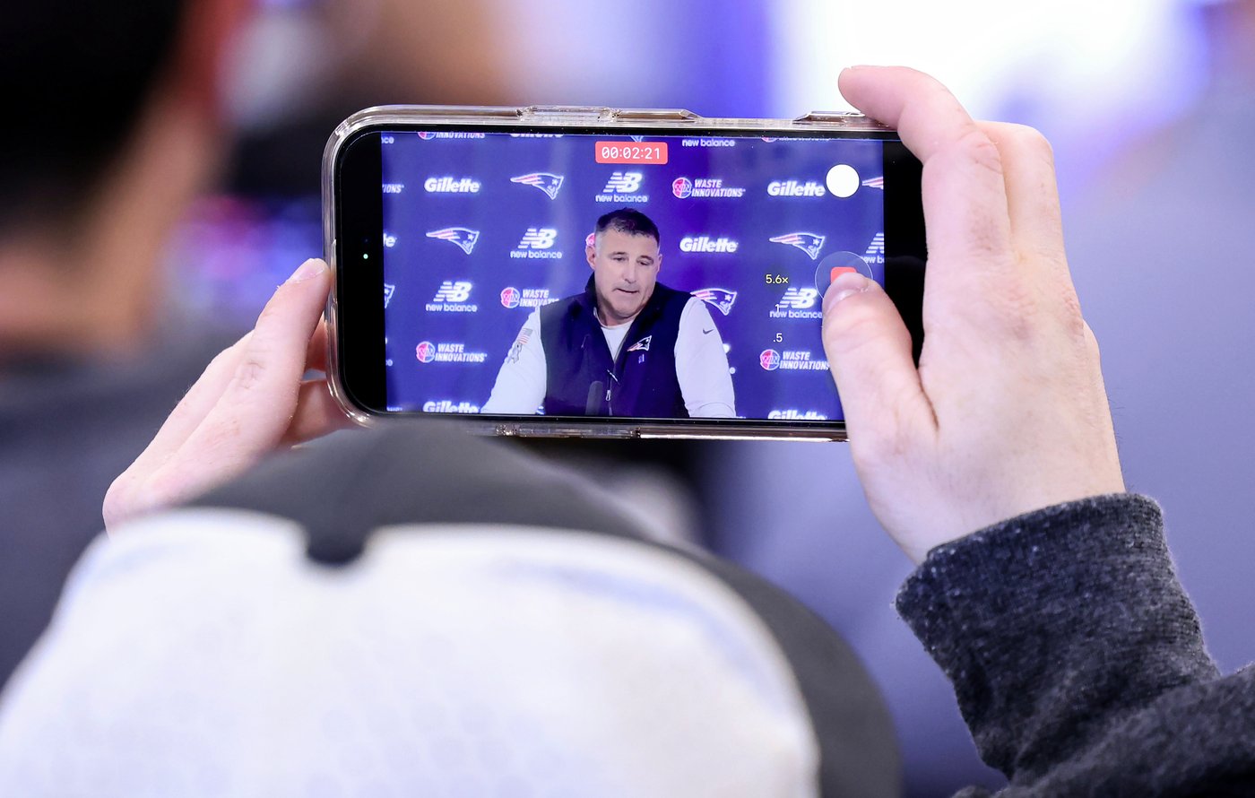 Mike Vrabel says he's had difficult conversations after publication of photos with NFL reporter | iNFOnews.ca