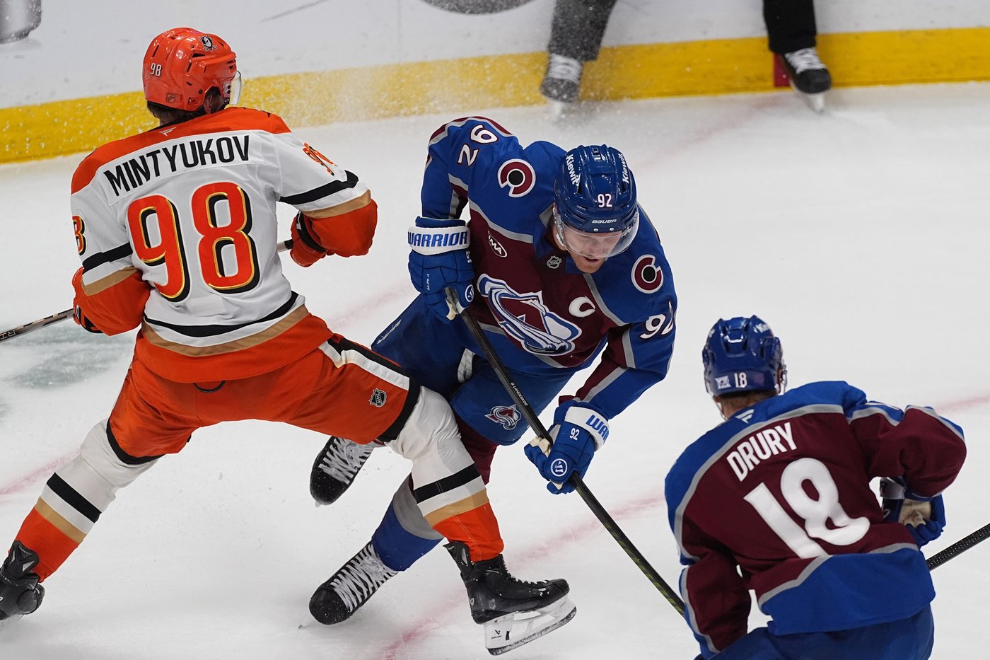 Landeskog scores first goal of season in Avalanche's 4-1 win over Ducks | iNFOnews.ca