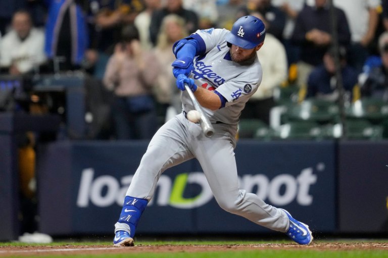 Max Muncy sets Dodgers record by hitting his 14th career postseason homer | iNFOnews.ca