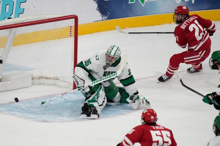 Wisconsin beats North Dakota 2-1 to reach its first Frozen Four final since 2010 | iNFOnews.ca