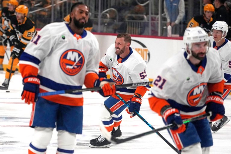 Beards are back for the New York Islanders after old-school executive Lou Lamoriello's departure | iNFOnews.ca
