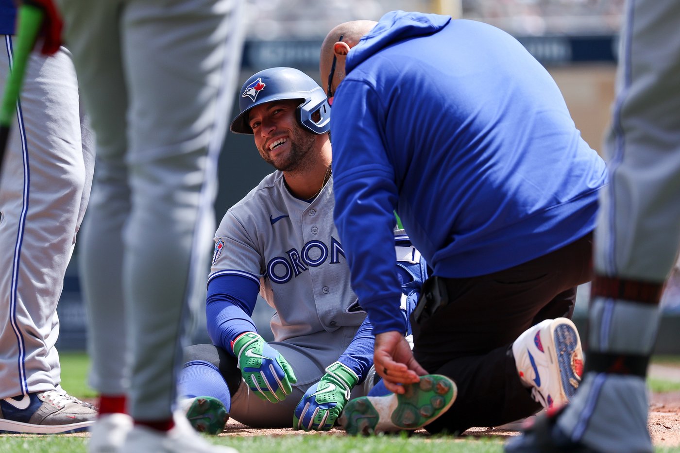 George Springer leaves Blue Jays game after being hit by pitch on left foot, but X-rays are negative | iNFOnews.ca