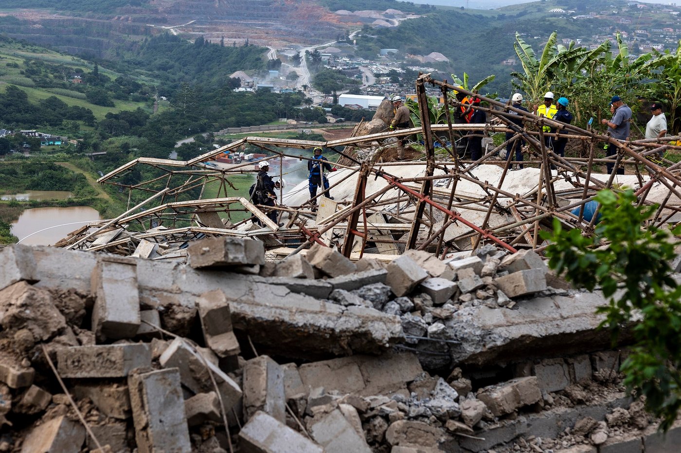 Death toll climbs to 5 in South African temple building collapse | iNFOnews.ca