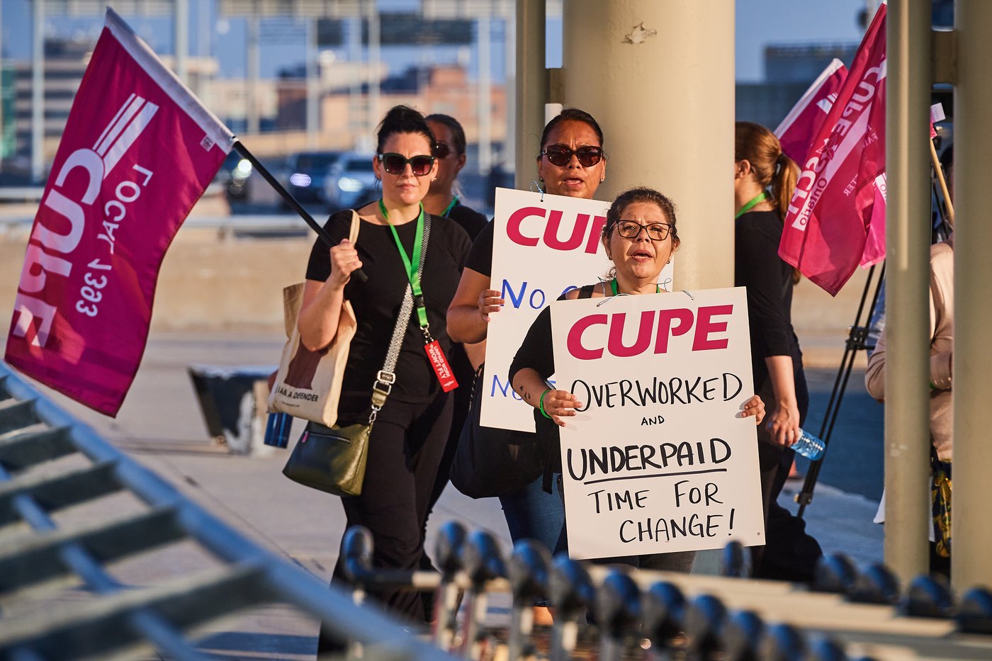 Ottawa imposes binding arbitration, forcing Air Canada flight attendants back to work | iNFOnews.ca