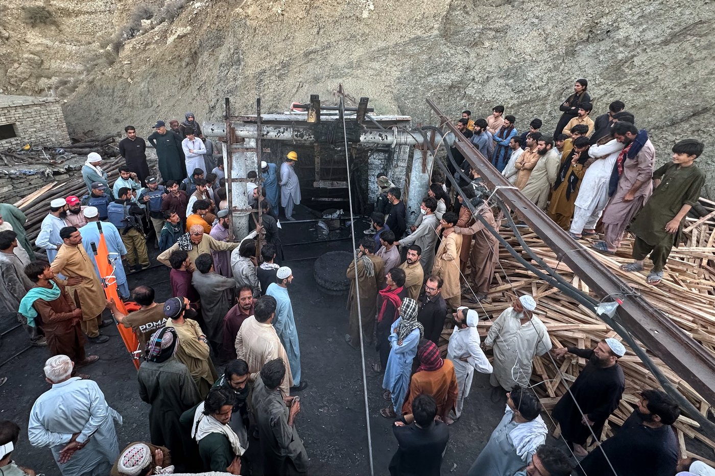 Coal mine blast in Pakistan kills at least 32 miners and traps 10 others | iNFOnews.ca Coal mine blast in Pakistan kills at least 32 miners and traps 10 others | iNFOnews.ca